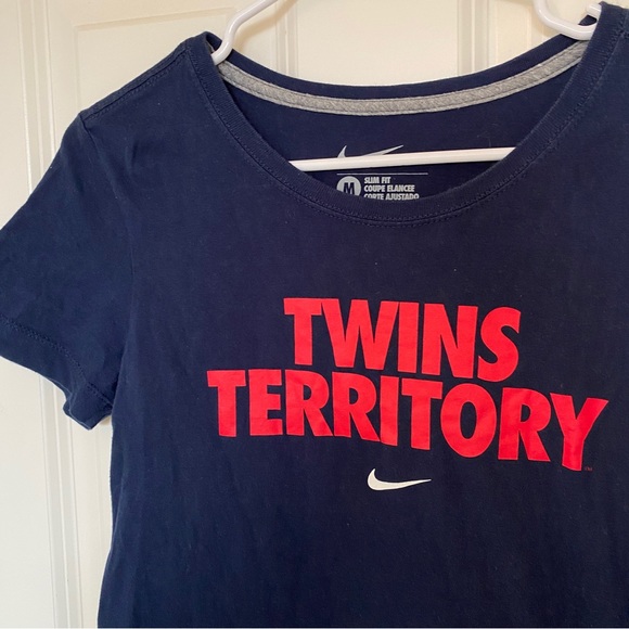 Nike Women’s Slim fit Minnesota Twins tee, sz M - Picture 2 of 4